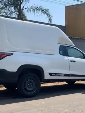 Capota de fibra para trabalho: proteção e organização para sua picape
